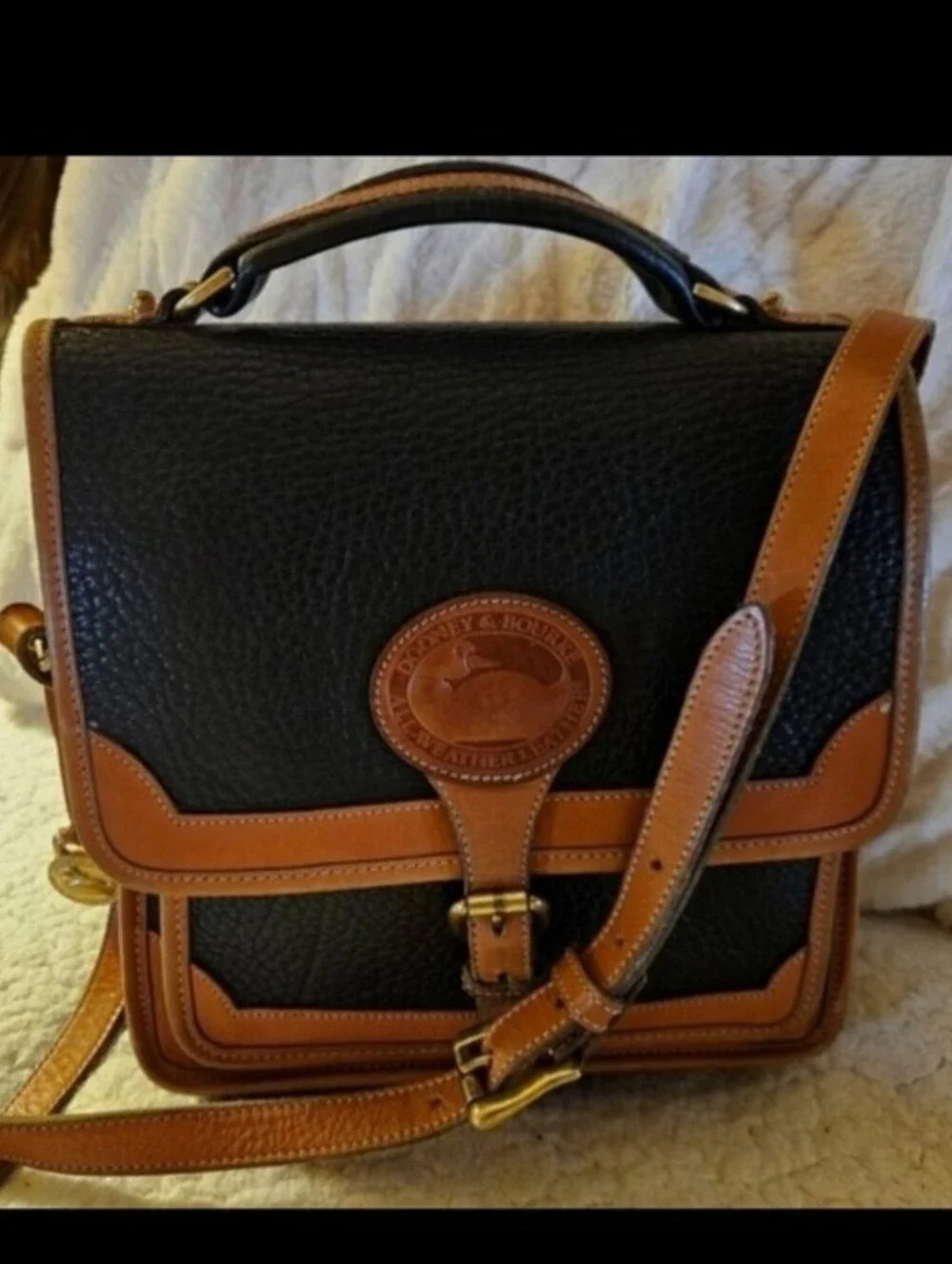 Dooney And Bourke Surrey AWL British Carrier Black Tan Leather Handbag Crossbody
